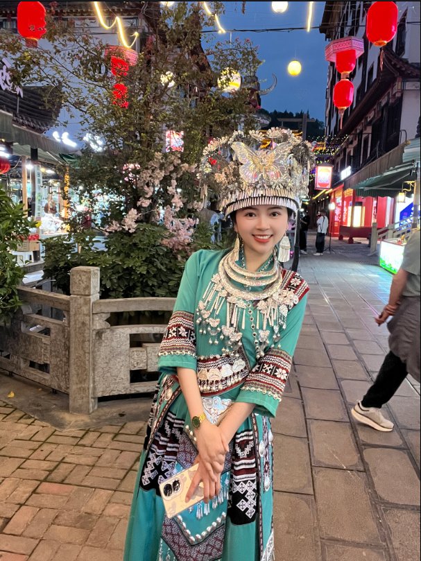 徐露 土家族导游